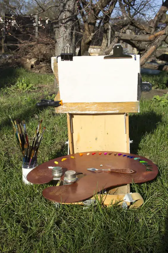 Example of some supplies of en Plein air painting.  